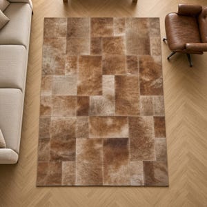 Tappeto patchwork in pelle di vacchetta marrone, vera pelle, rettangolare, grande tappeto geometrico, moderno complemento d'arredo per soggiorno.