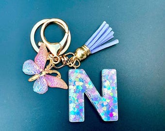Llavero con inicial de resina brillante, dije de mariposa, llavero personalizado