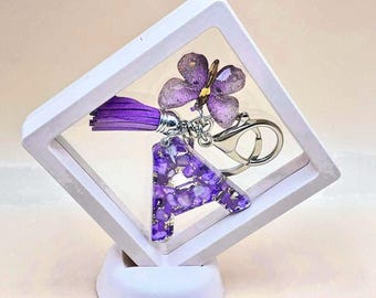 Llavero personalizado de resina morada con inicial, dije de mariposa, accesorio para bolso
