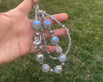 Correa de muñeca para teléfono con mariposa y cuentas, llavero con cordón de resina y purpurina de cristal.