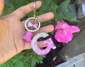 Custom Resin Letter  Keychain with Bow & Jingle Bell Charm, Pink Glitter Initial Bag Clip, Aesthetic Keychain, Gift for Her