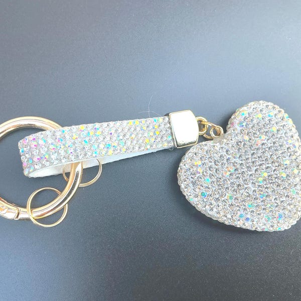 Nyckelring med strass-hjärta, armband med berlock i lerpuderpåse, guldfärgad nyckelring