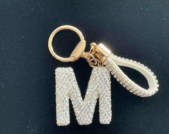 Llavero personalizado con inicial de diamantes de imitación – Charm brillante para bolso con letra de arcilla