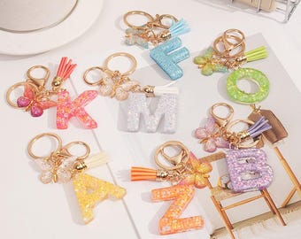 Llavero con inicial de resina brillante, dije de mariposa, accesorio personalizado para mochila