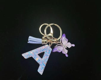 Llavero con inicial ABC y dije de mariposa – Borla morada con mariposa brillante, accesorios para mochila, lindo dije para bolso con monograma