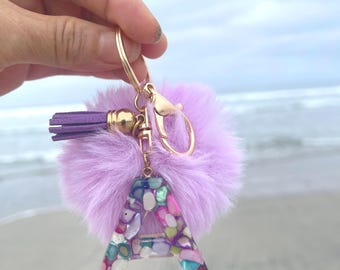 Llavero de resina personalizado con inicial: pompón lavanda, borla morada, accesorio para bolso o regalo de cumpleaños, bonito monograma.