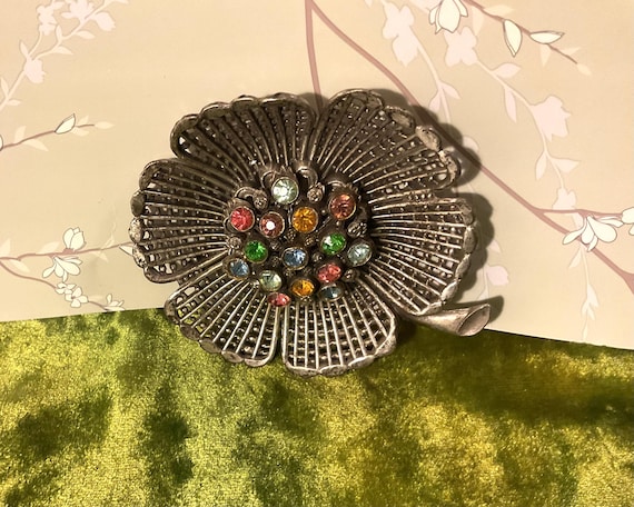 Little Nemo marked Flower brooch with multi-colored rhinestones