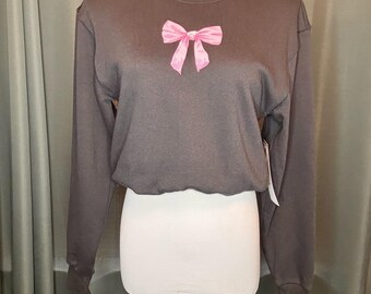 Chic Charcoal Sweatshirt with Pink Bow Accent