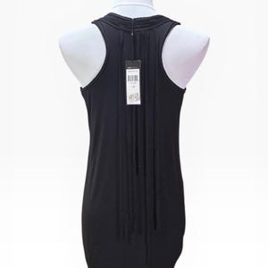 BCBG Black Sleeveless Top, Fringe Front and Back Round Neckline Sequin Detail imagen 5