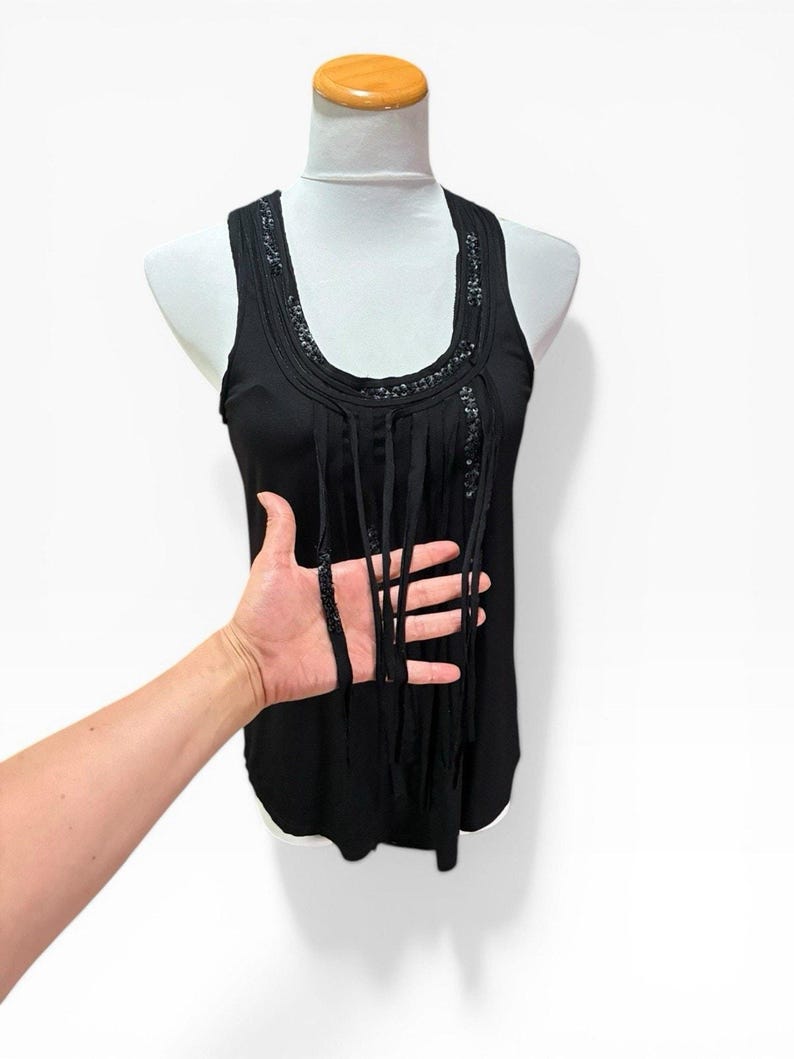 BCBG Black Sleeveless Top, Fringe Front and Back Round Neckline Sequin Detail imagen 7