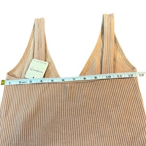 Top corto sin mangas acanalado Free People Movement Soft Girl Balletcore M/L Beige ruborizado imagen 4