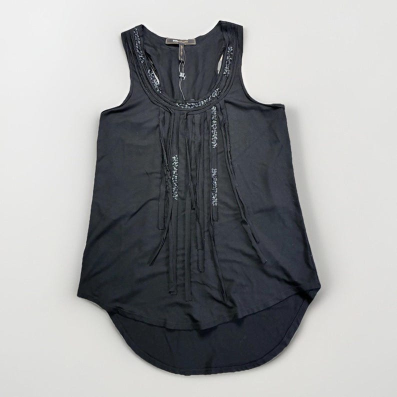 BCBG Black Sleeveless Top, Fringe Front and Back Round Neckline Sequin Detail imagen 9