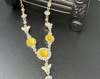 Vtg Avon Silvertone Pretty Pastel Yellow/White Gemmed Butterfly Y Necklace 17 In