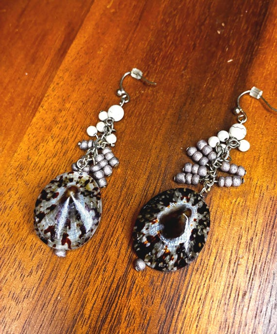 Silver beaded shell dangle earrings. - image 4