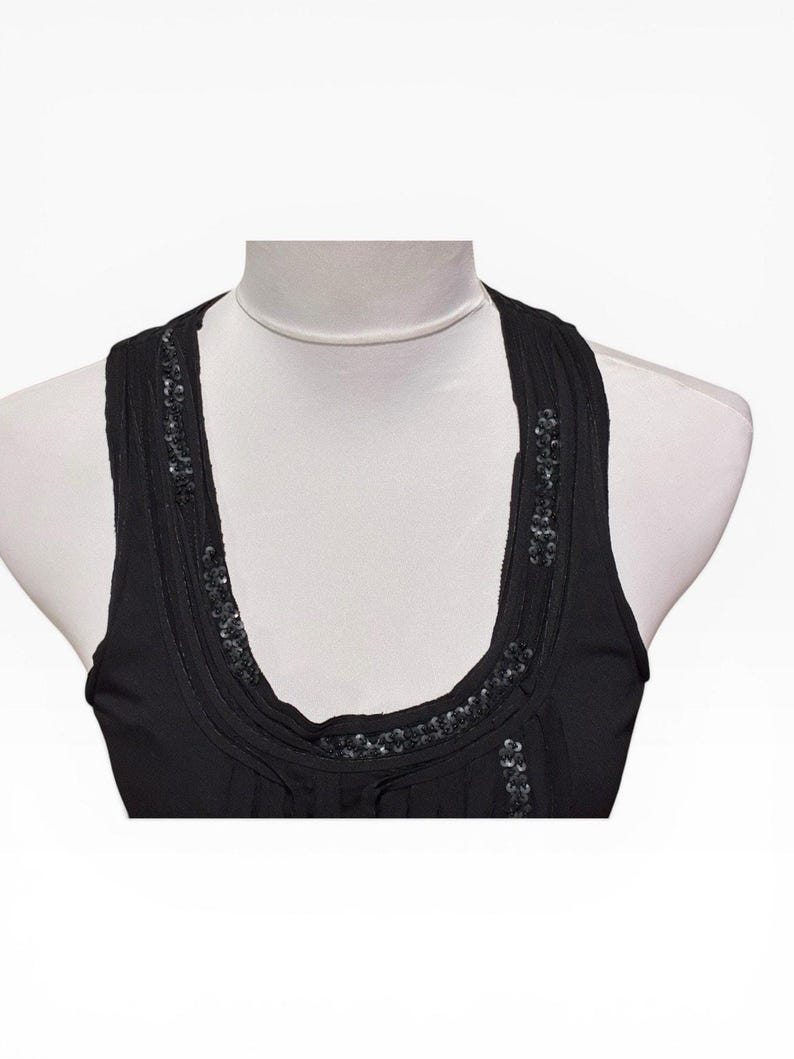 BCBG Black Sleeveless Top, Fringe Front and Back Round Neckline Sequin Detail imagen 3