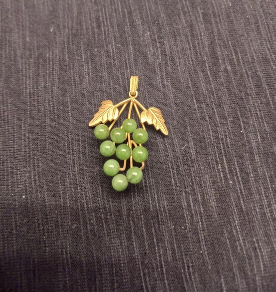 Vintage Gold Tone Jade Cluster Grape Filigree Lea… - image 4