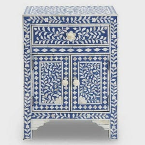 Table d&#39;appoint en incrustation d&#39;os bleu avec rangement, chevet, table de chevet, meubles en incrustation d&#39;os, chevet floral en incrustation d&#39;os