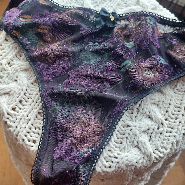 Tanga noir et violet