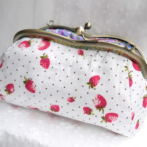 Estojo para óculos de sol/óculos de grau em formato de morango, bolsa para eletrônicos de viagem, suporte para carregador de fone de ouvido, bolsa para acessórios de tecnologia, organizador de joias e maquiagem, bolsa para cosméticos