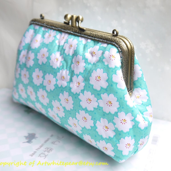 Double Kiss Lock Frame Wristlet Bridesmaids Gifts,Handbag,Purses Wallet Clutch----Makeup,Evening Bag, Phone Case,White Wild Flower,FREE GIFT