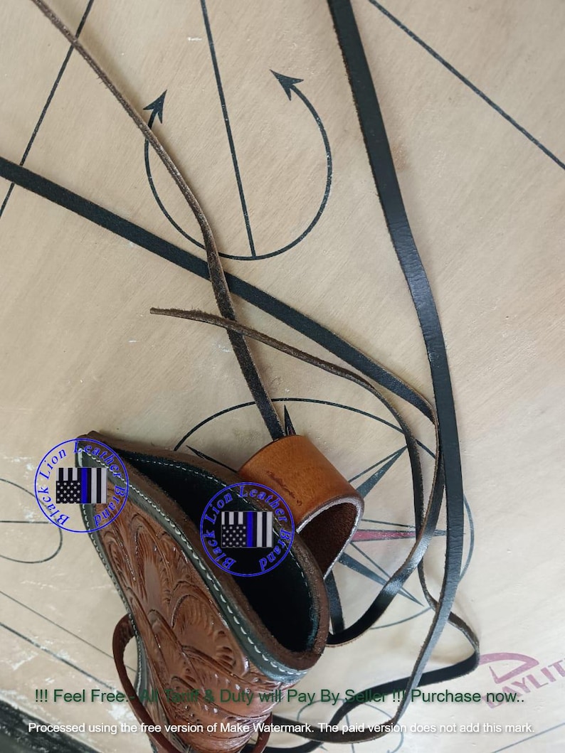 Pode incluir: Uma coldre de couro marrom com detalhes florais, uma tira de couro e uma presilha de cinto de couro marrom. O coldre tem interior preto e costura verde. O texto "Black Lion Leather Brand" &eacute; vis&iacute;vel. O texto "!!! Feel Free Duty will Pay By Seller !! Purchase now.." tamb&eacute;m &eacute; vis&iacute;vel.