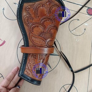Pode incluir: Uma coldre de couro castanho com detalhes florais e acabamento preto. Possui uma correia e um cord&atilde;o preto. O texto "!!! Feel Free:- All Tariff & Duty will Pay By Seller. Purchase now" &eacute; vis&iacute;vel na parte inferior.