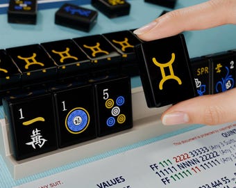 Juego de 166 fichas de Mahjong americanas Cosmic Black con diseño de signos del zodiaco personalizados, regalo personalizado para juegos de astrología en resina.