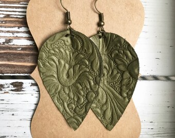 Leather Petal earrings - Olive Design