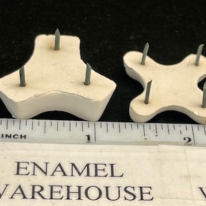 Dessous de plat en céramique sur pilotis Star - Dessous de plat en 3 points de 3/4 po. de diamètre.