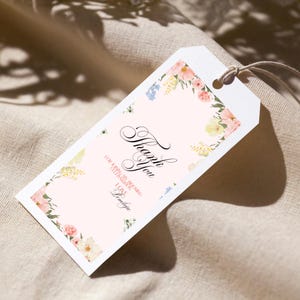Cartão de agradecimento para aniversário de menina - Design floral - Adorável e exclusivo - Modelo Canva editável - Festa de 1º aniversário de menina - 1º aniversário - Bebê