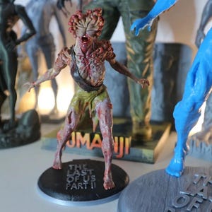Clicker Zombie Statue – Hand Painted 14K Resin Figure – Post-Apocalyptic Fan Art