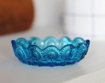 Vintage L.E. Smith Moon & Stars Blue Glass 4" Oval Ashtray #4240 - Mid Century Mod L.E. Smith Moon and Stars Blue Glass Oval Dish