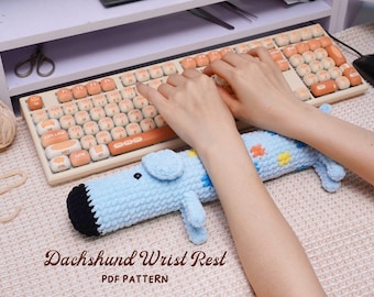 Patrón de ganchillo para reposamuñecas de perro salchicha, soporte de ganchillo para la muñeca al teclado, accesorio de ganchillo para escritorio, decoración de escritorio de oficina, patrón digital en PDF.