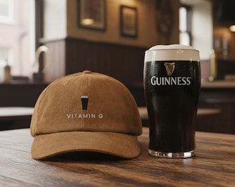Guinness-present, G-vitaminmanchesterkeps, brun manchesterhatt, broderad pinthatt