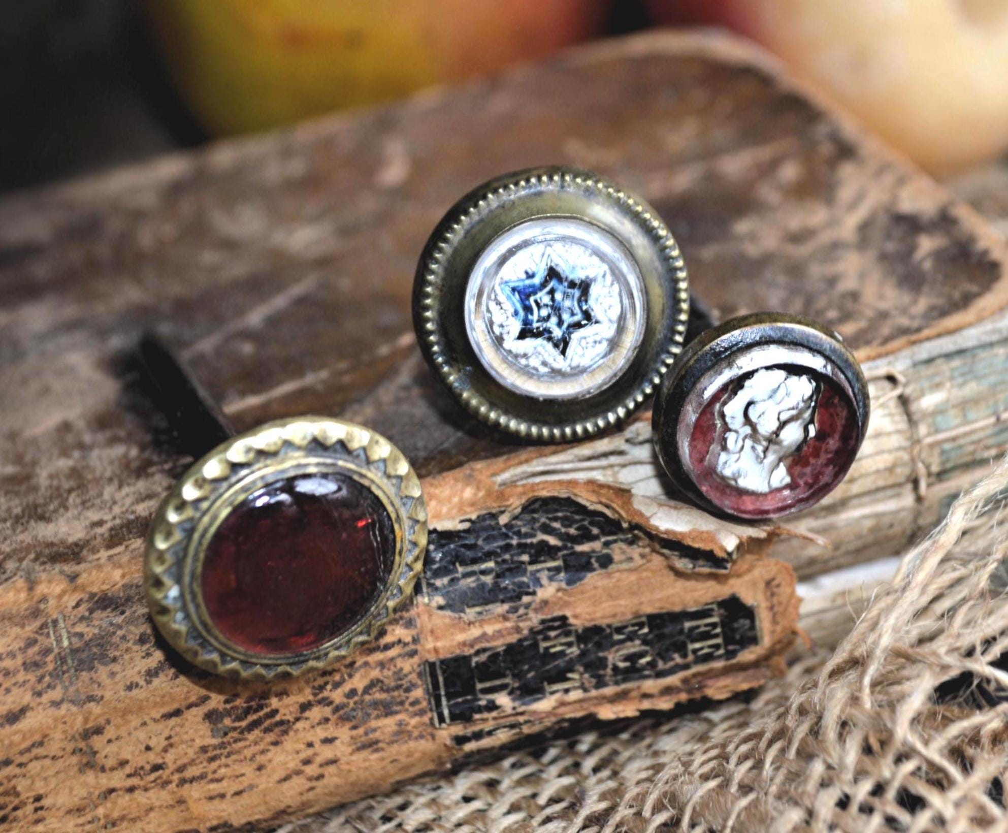 20 Pack Push Pin Hangers - Plant Shape Wall Hooks Holds 20LB For Pictures & Decor