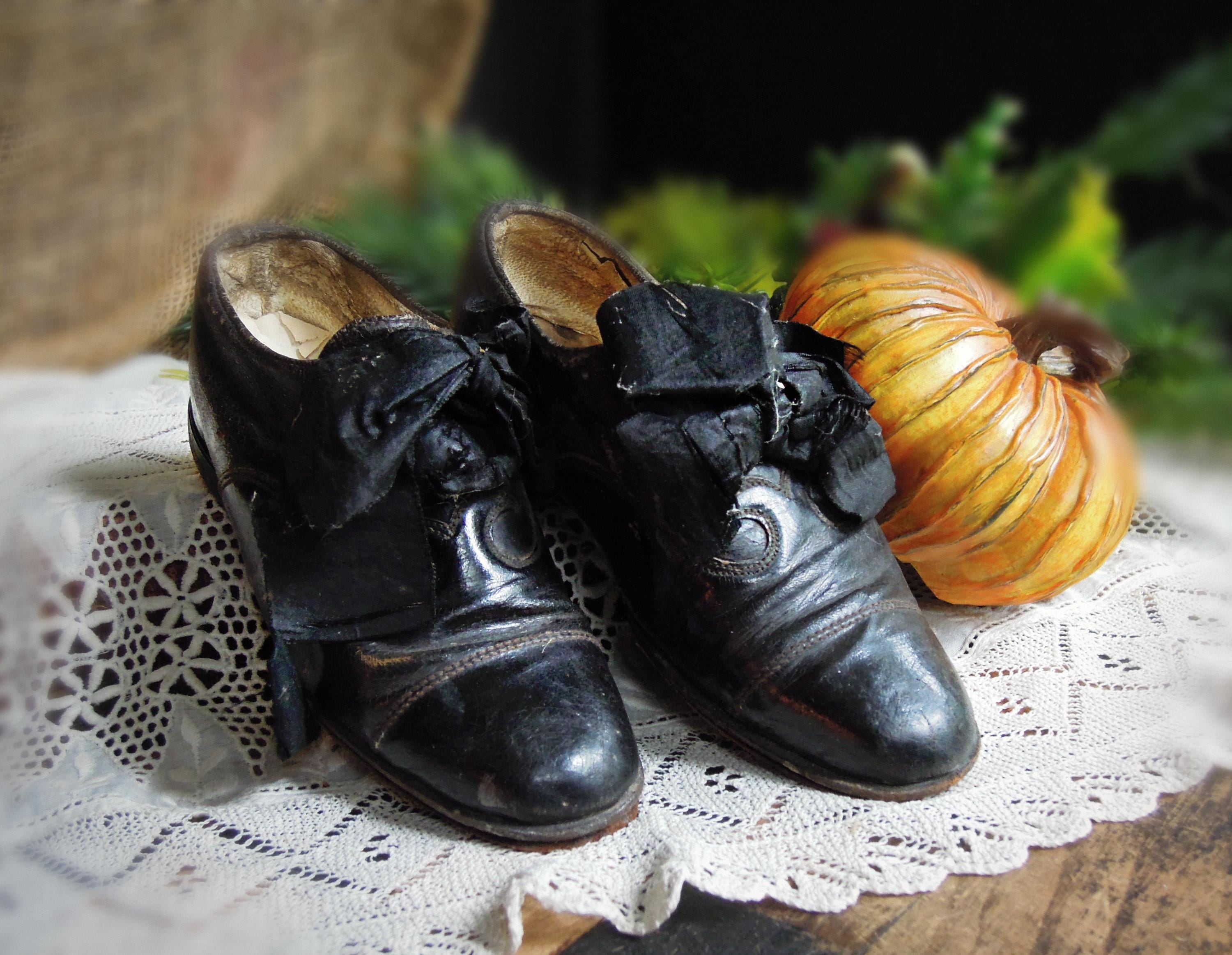 アンティークヴィンテージ レザーヴィクトリアンボタンアップ子供用シューズ Victorian Childs Button up Shoes - Etsy