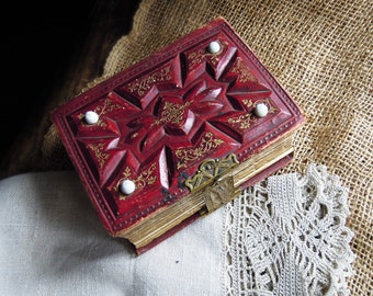 Antique Post Civil War Era Leather Photo Album / Victorian Photo Album / Photographs / Brass Latches / Gold Gilded Edges