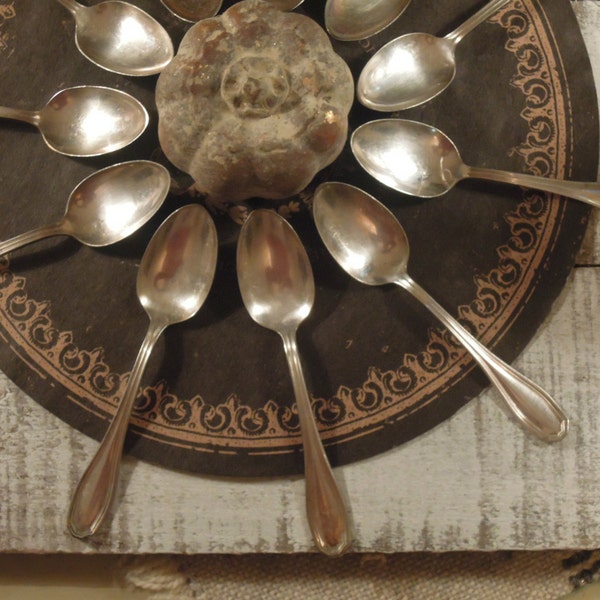 Ten Vintage Silver Plate Spoons / Clinton Pattern / Wm Rogers and Sons AA  / Teaspoons / Dessert Spoons