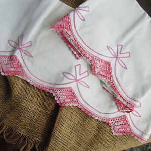 Vintage Pillow Cases / White Cotton Crocheted Floral Pillowcases / Pink White Flower Trim / Standard / Shabby Cottage Chic Boudoir