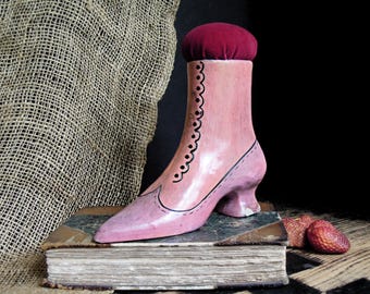 Vintage Paper Mache Shoe Pincushion /  Velvet Pincushion Hand painted Papier-mâché Pincushion