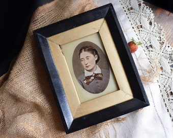 Antique Victorian Black Painted Wood and Gold Picture Frame / Antique Frame & Photograph Post Card