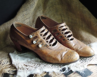 Antique Button Up Victorian Leather / Edwardian Shoes Mother of Pearl Buttons Size 7.5