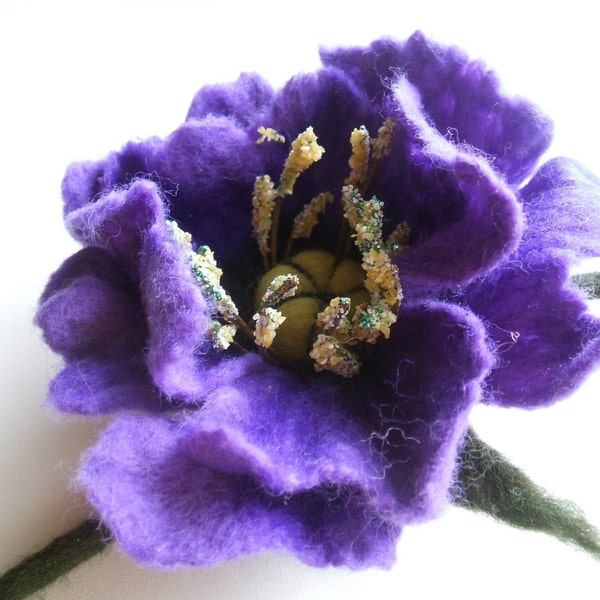 Felt brooch Purple poppy