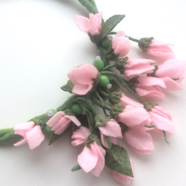 Felt flowers necklace Romantic handmade necklace Felt necklace Floral accessories Handmade Pink flowers necklace Wool necklace Ready to ship