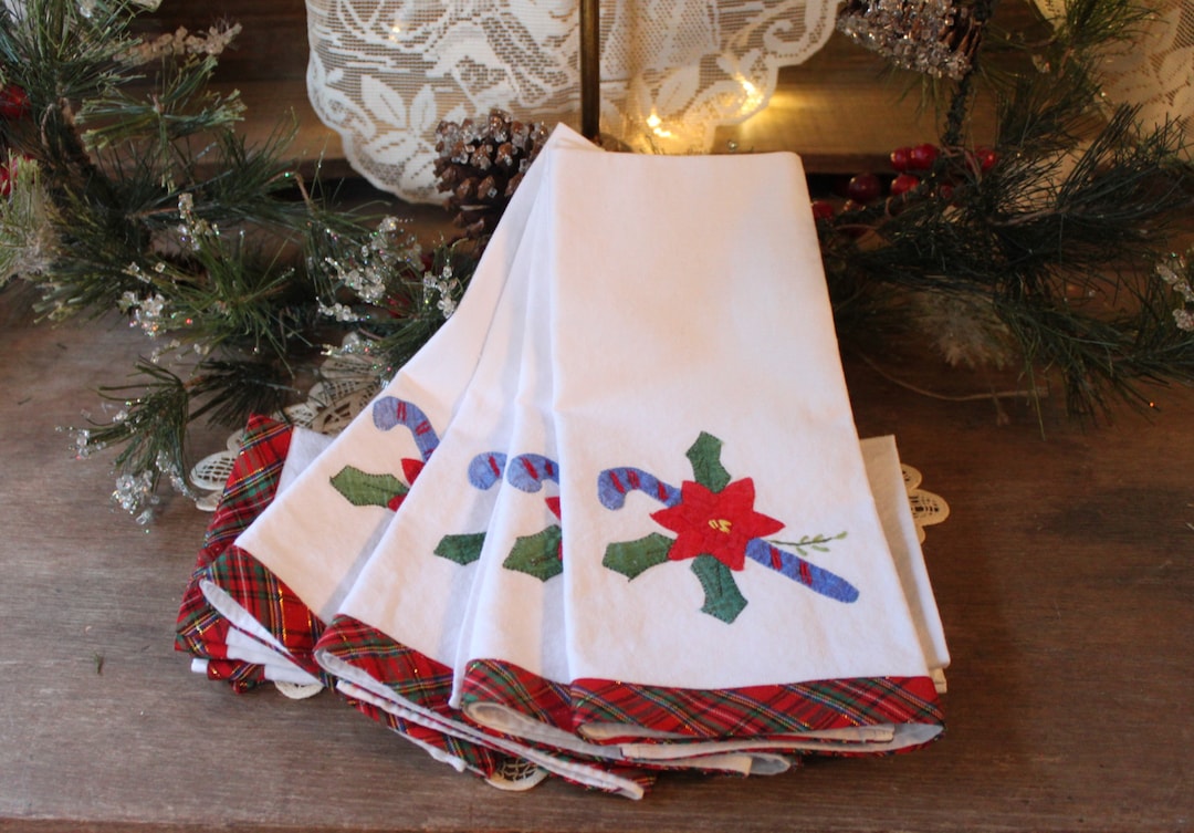Plaid Applique Christmas Cloth NAPKINS, Plaid Christmas Napkin Set of 8