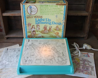 HOLLY HOBBIE Light Up Drawing Desk, Learn to draw, Childrens Art Craft, Girls Drawing Set