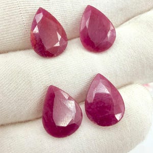 Naturliga rubin-päronslipade ädelstenar, rosa-röda fasetterade stenar (13x9x4mm)