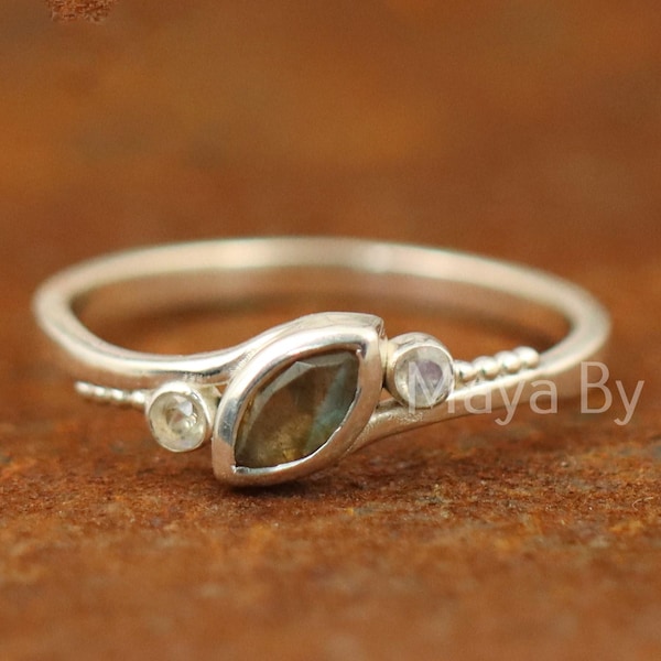Labradorite Ring, 925 Sterling Silver Ring, Minimalist Women Gemstone Jewelry, Gift For Her