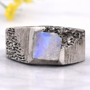 Sterlingzilveren ring met onbewerkte maansteen: handgemaakte rustieke zegel