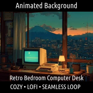 Op de afbeelding: Een geanimeerde achtergrondafbeelding van een retro slaapkamer computerbureau met een groot raam met uitzicht op een stad bij zonsondergang. Het bureau heeft een vintage computer, toetsenbord en lamp. Tekst luidt: "Animated Background", "Retro Bedroom Computer Desk", "COZY • LOFI • SEAMLESS LOOP".
